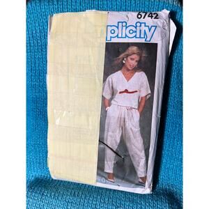 Simplicity 6742 pattern top tapered leg pant swing skirt 1980s size 10